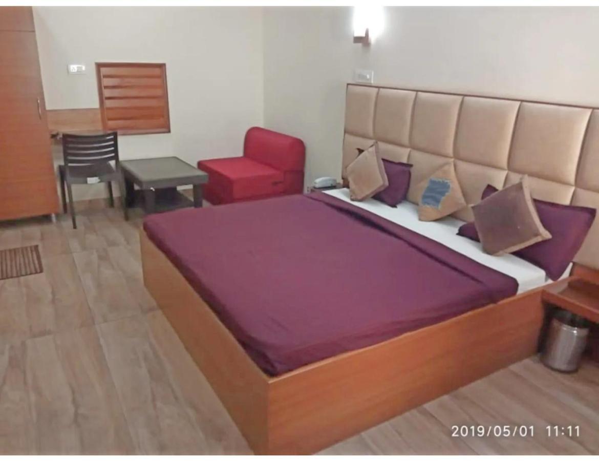 Hotel Basera Guest House, Saharanpur Exteriör bild