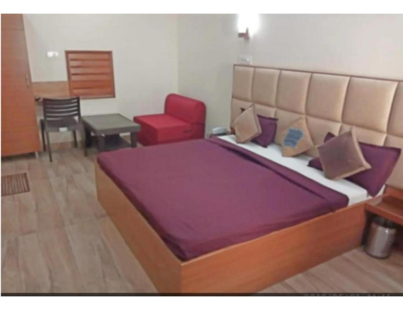 Hotel Basera Guest House, Saharanpur Exteriör bild