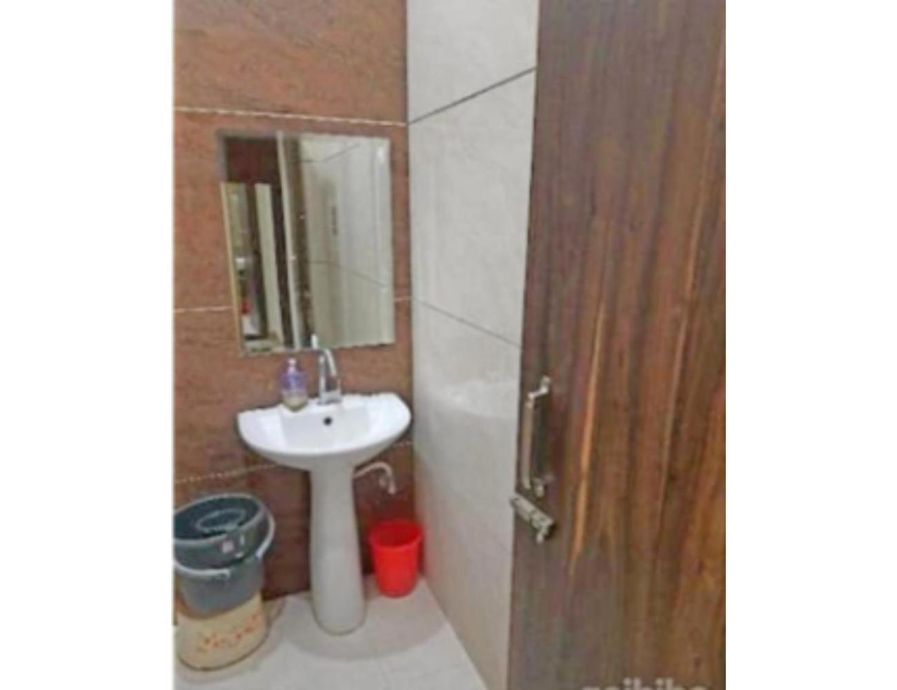 Hotel Basera Guest House, Saharanpur Exteriör bild