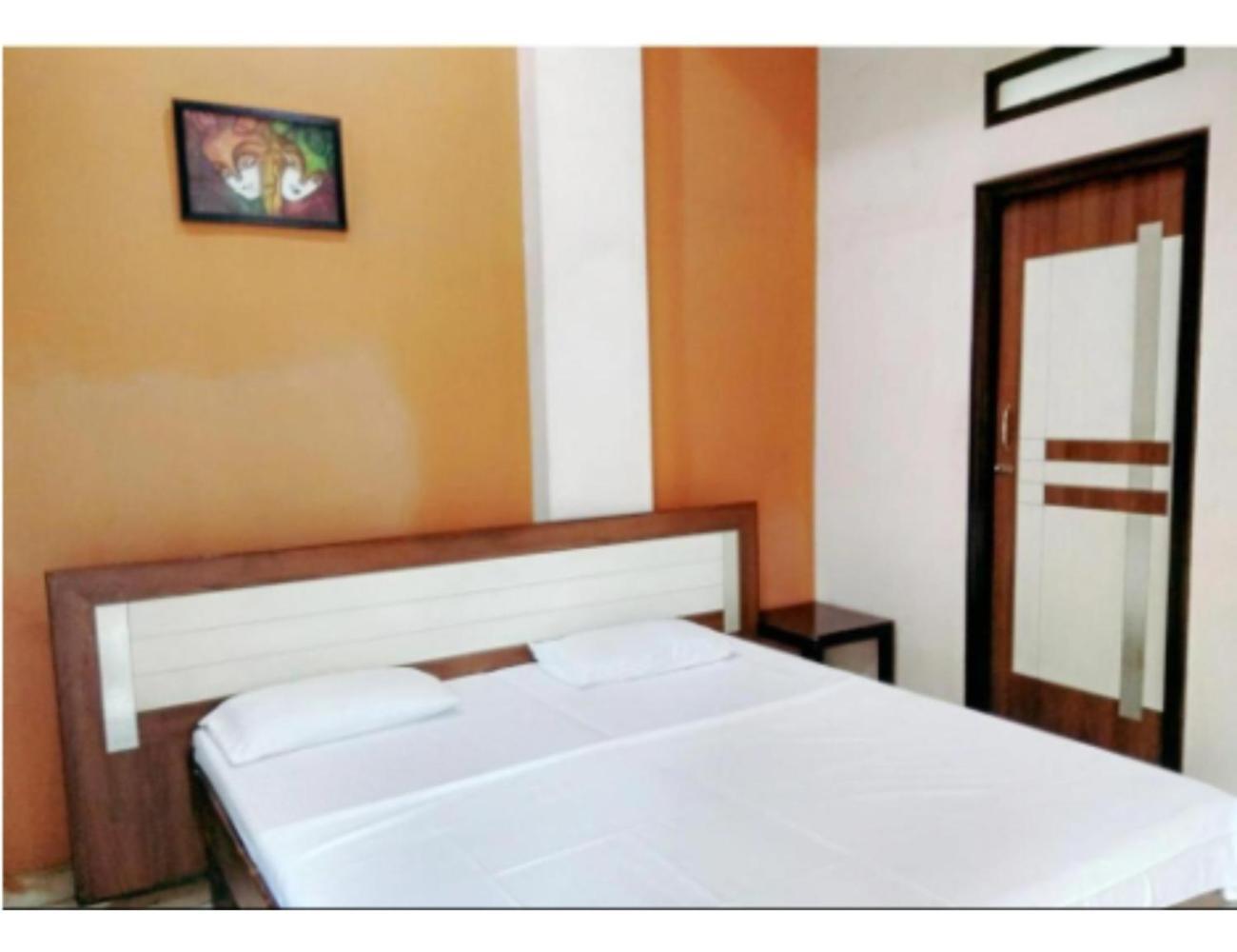 Hotel Basera Guest House, Saharanpur Exteriör bild